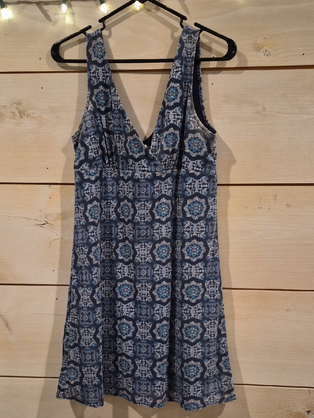 Blue Patterned V‑Neck Midi Dress, size L, Excellent Condition.